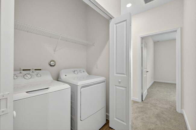 Building Photo - 307 SE Crossoak Ln