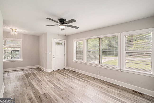 Building Photo - 1830 Meadow Ln