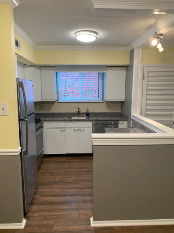 Building Photo - 6116 Hilltop Dr