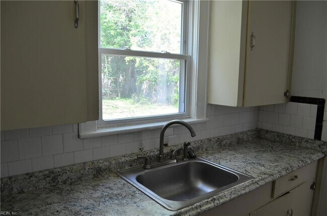 Building Photo - 5905 Hampton Blvd