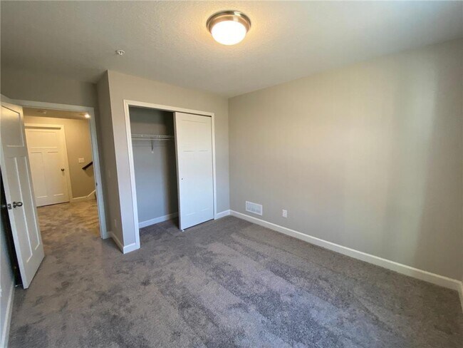 Building Photo - 190 Jean Avenue