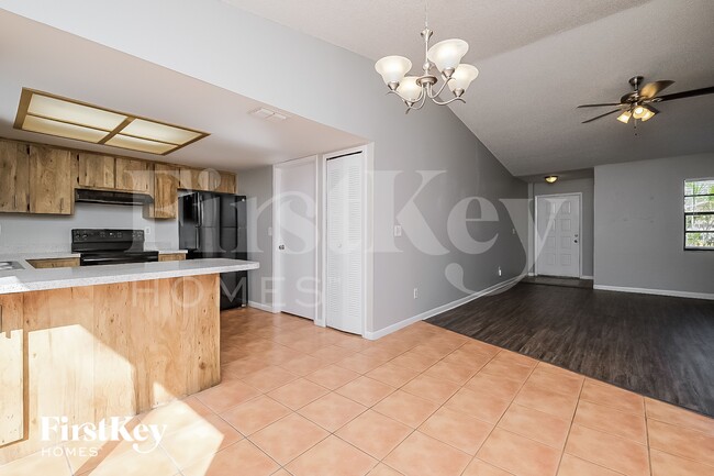 Building Photo - 2813 Eagle Run Cir S