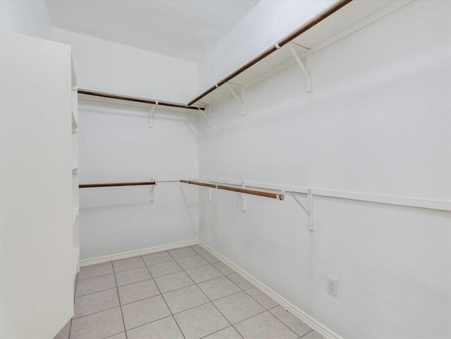 Building Photo - 305 Nivens Dr