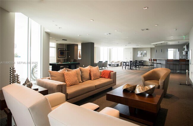 Building Photo - 2525 SW 3rd Ave