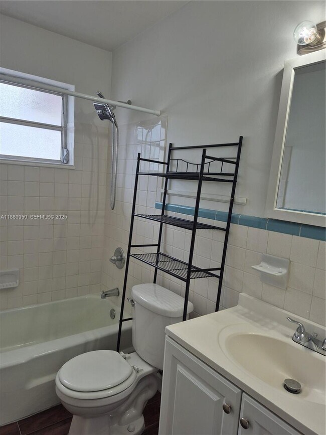 Building Photo - 4920 SW 28th Terrace