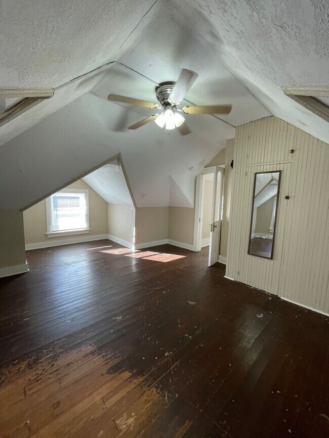 Building Photo - 1113 Constitution St