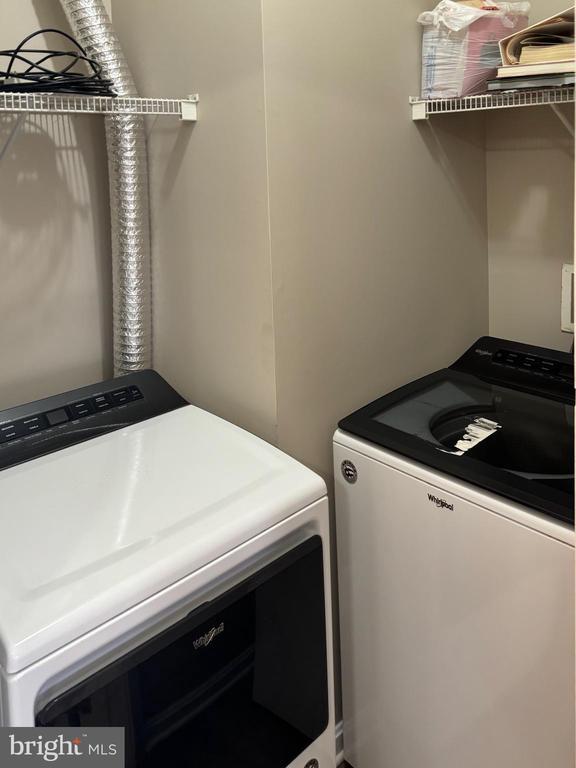 Building Photo - 8002 Bullfinch Pl