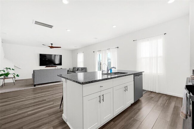 Building Photo - 1013 Lacebark Pne Ln