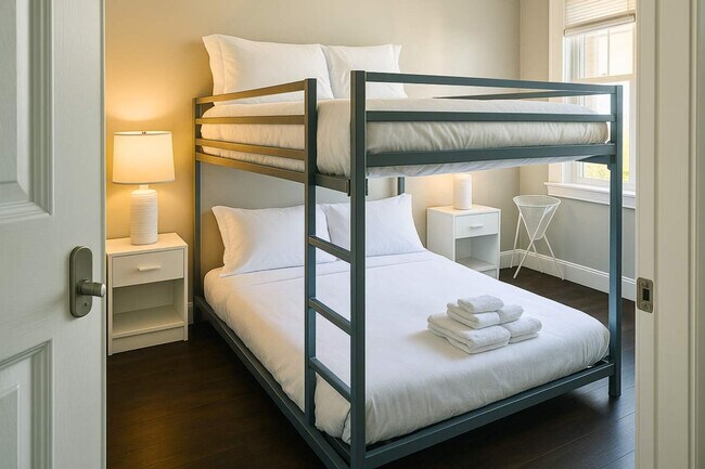 Building Photo - 128 Bainbridge St