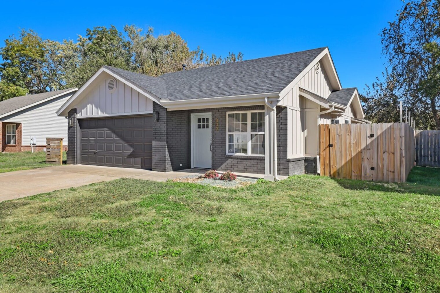 Building Photo - 809 Southeast East Court-SI ID1221898P