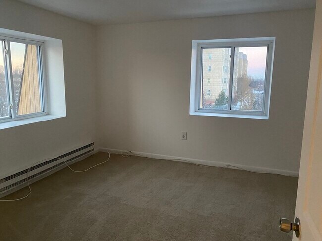 Building Photo - 270 Quarry St
