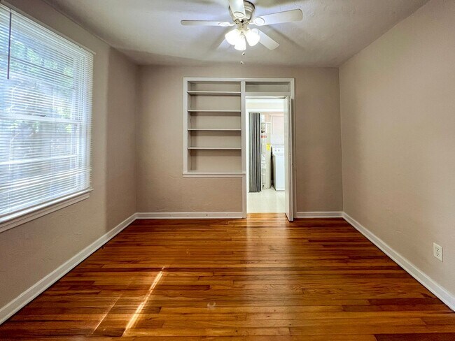 Building Photo - 2/2 House Walking Distance to Campus - Available Fall 2026! *Approved Application*