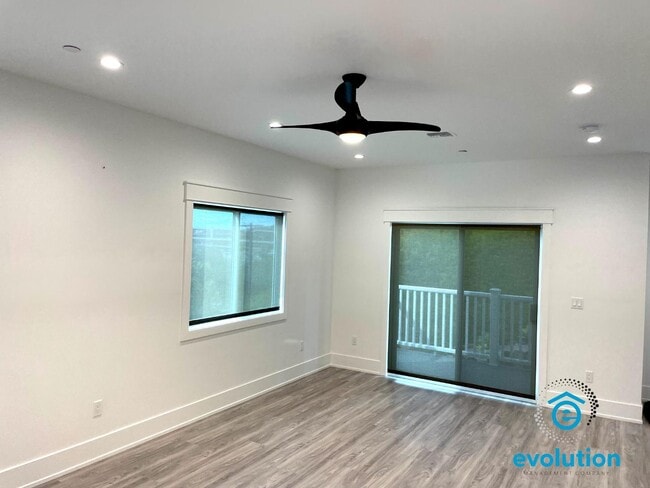 Building Photo - 8673 Golf Dr