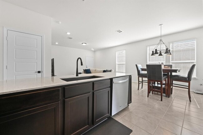 Building Photo - 217 Summit Dr