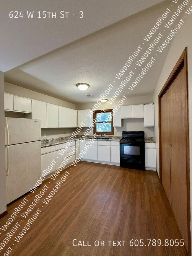 Building Photo - 624 W 15th St
