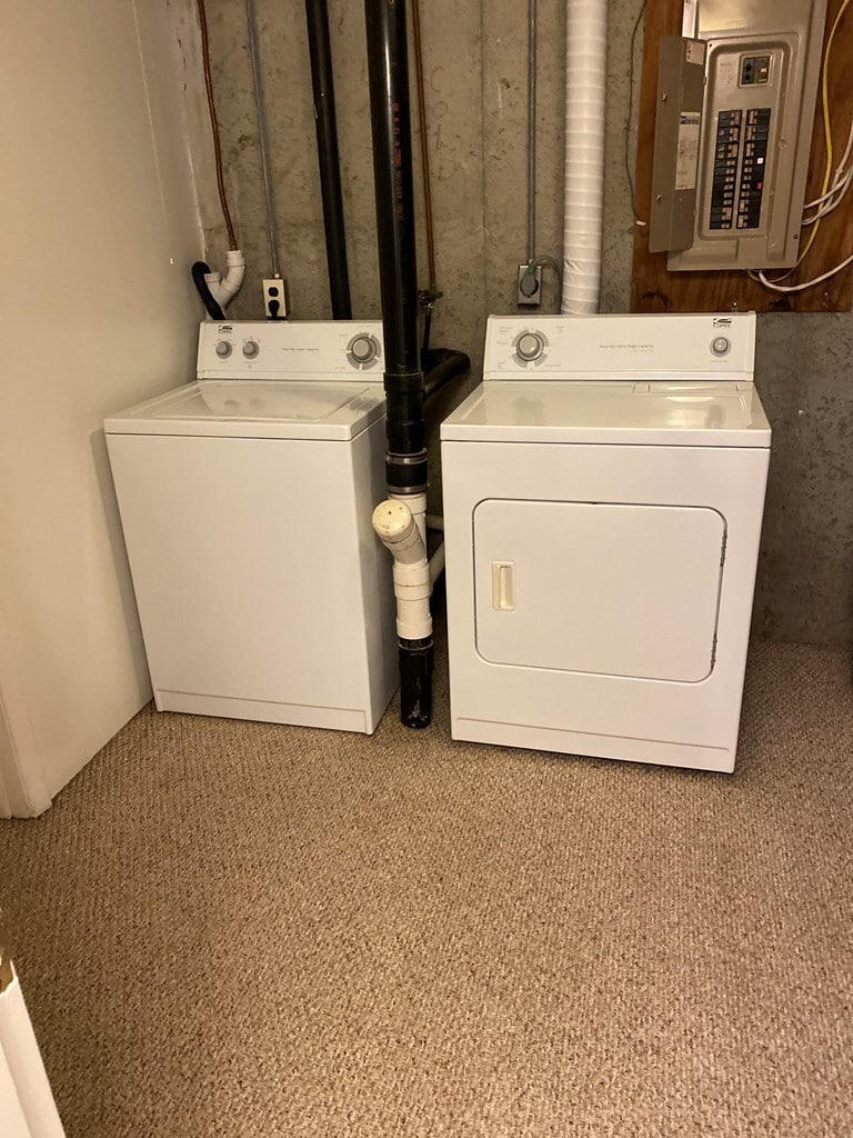 Washer & Dryer stays - 609 W Hildreth St