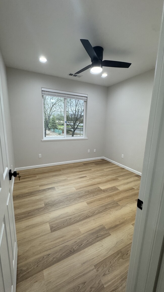 Building Photo - $3,290 *Special Offer! Brand New 2Story,2-...