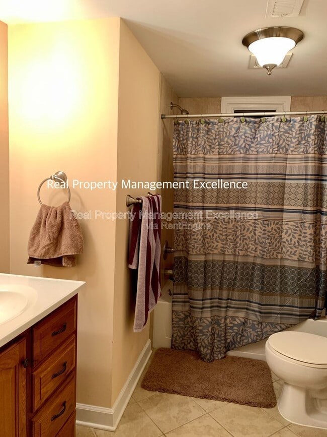 Building Photo - 629 S Peedin Ave