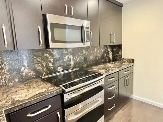 Building Photo - Iconic Gramercy Towers! 2 Story 2BR/2.5BA! 1,745SqFt!  VIEWS! Pool! Fitness! Pet! Parking!  Laund...