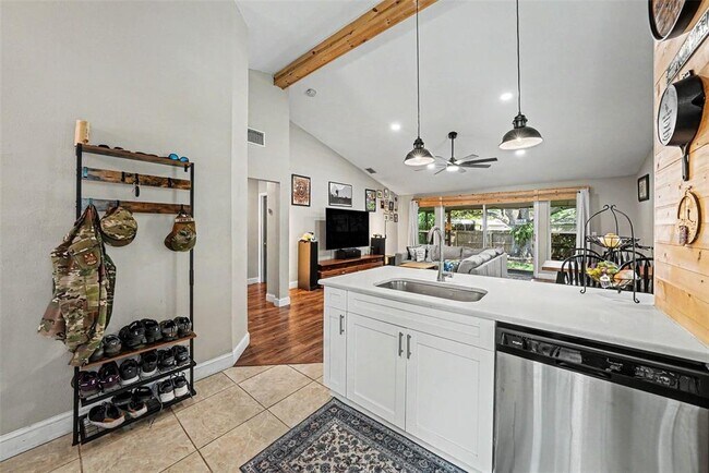 Building Photo - 6209 Interbay Blvd