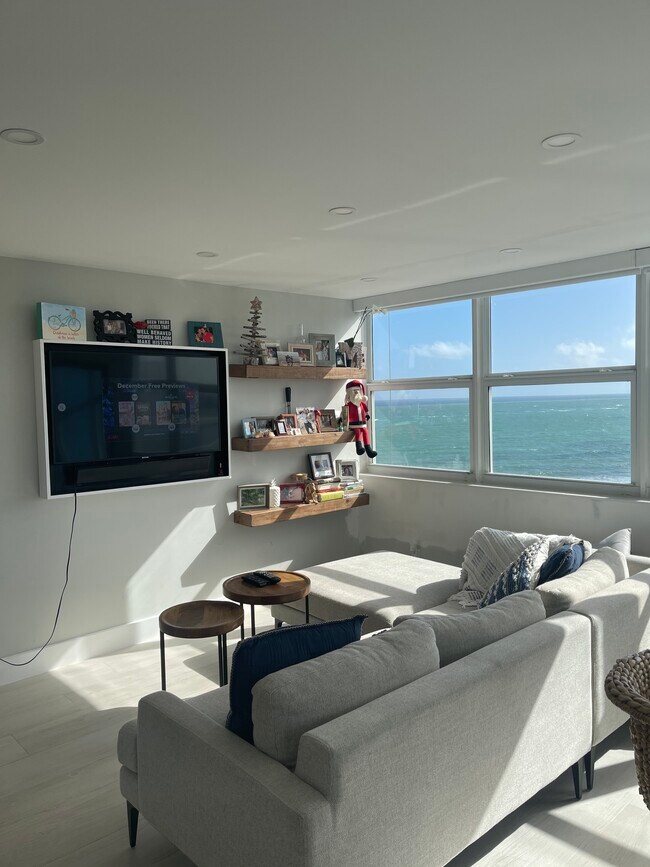 Building Photo - 209 N Fort Lauderdale Beach Blvd