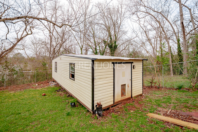Building Photo - Charming 3 Bedroom in LaGrange!