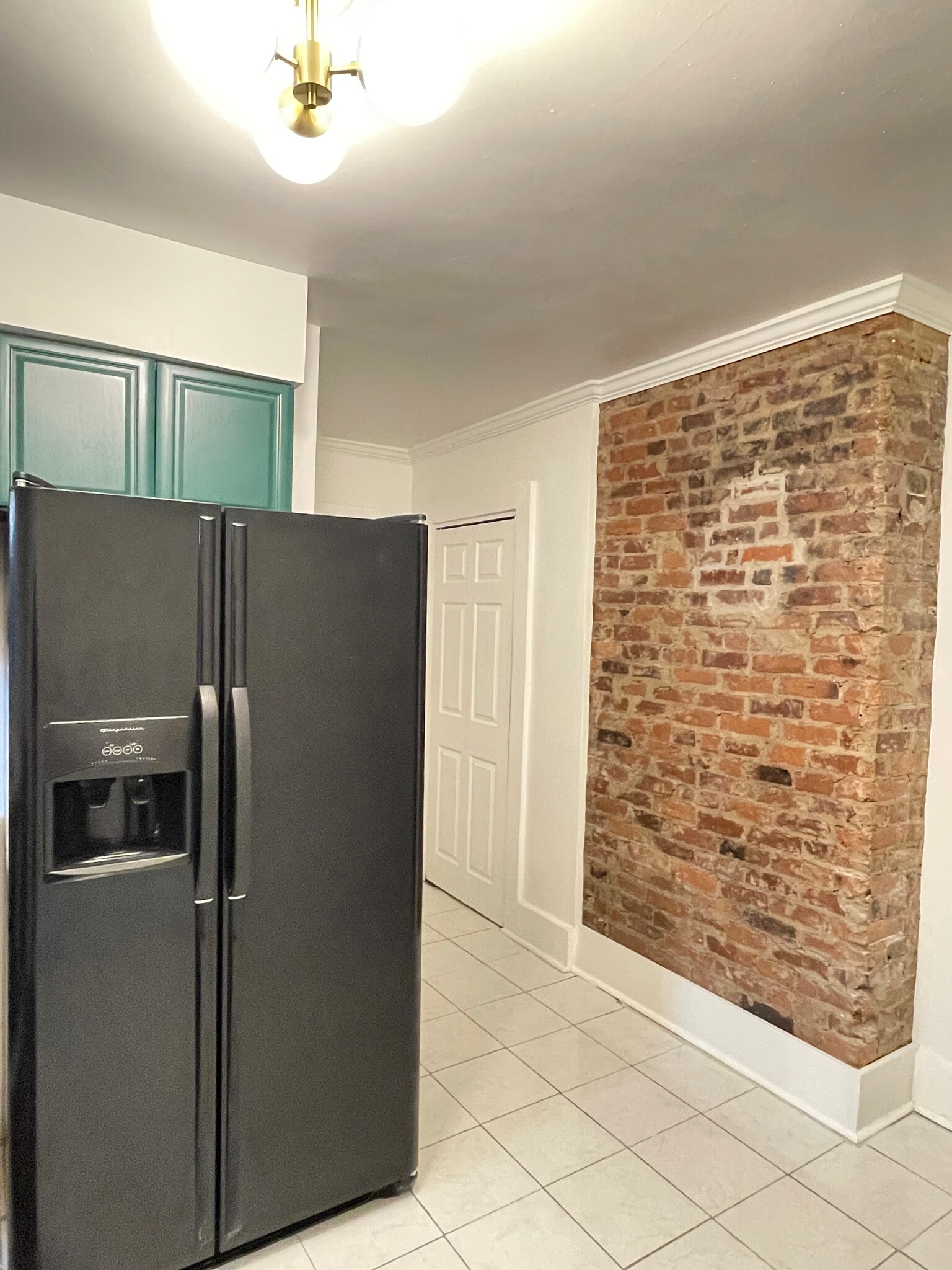 Exposed brick interior wall - 1211 Isis Ave