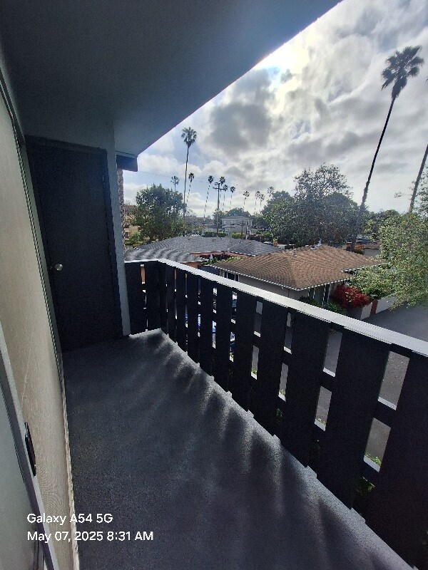Building Photo - 609 De La Vina St