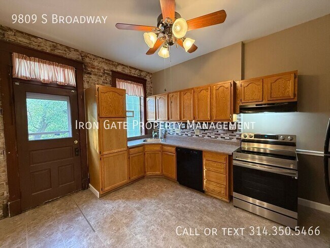 Building Photo - 9809 S Broadway