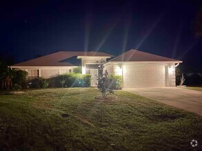 Building Photo - "Charming 4-Bed in Punta Gorda – Fully Fur...