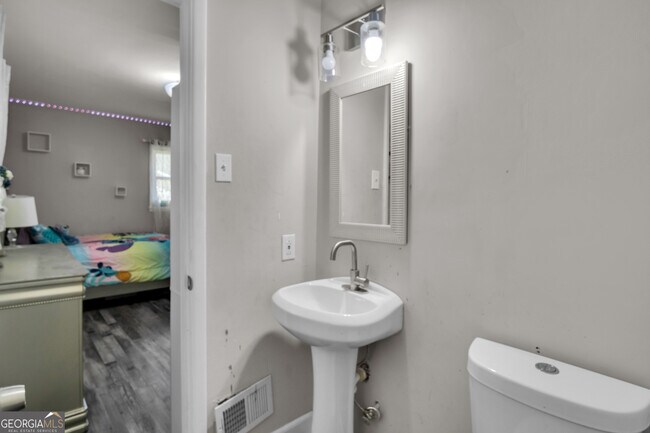 Building Photo - 6575 Hidden Brook Trail