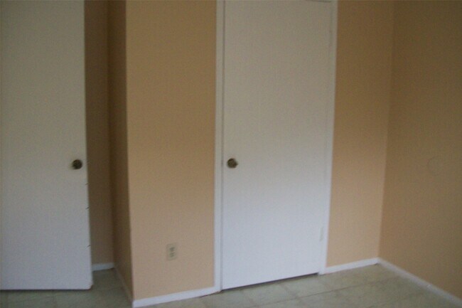 Building Photo - 10526 Crescent Moon Dr