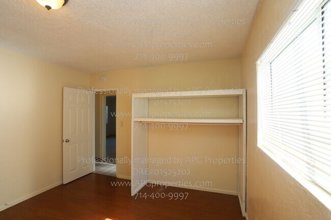 Building Photo - 830 E Anaheim St