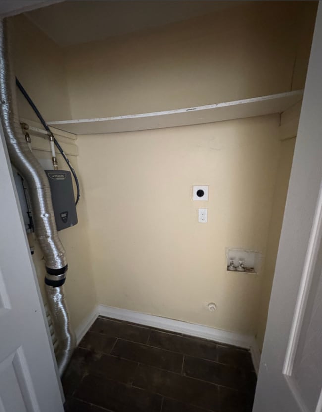 Building Photo - Cozy & Comfortable Newly Renovated 3 Bedroom Home in Hyde Park Area