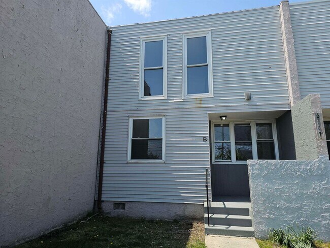 Building Photo - 2207 Murray Ave