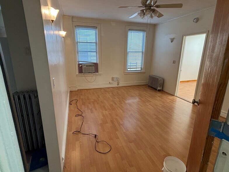 Living - 2333 E 24th St