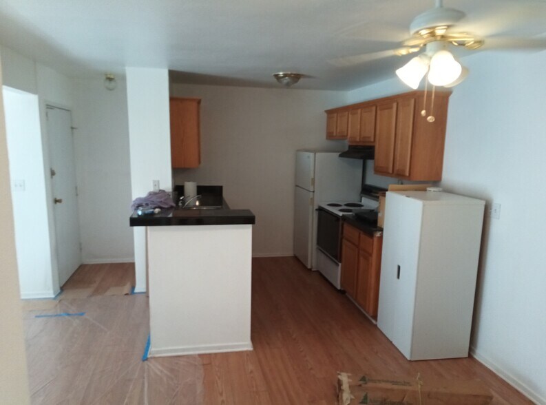 Entry and kitchen - 28947 Thousand Oaks Blvd