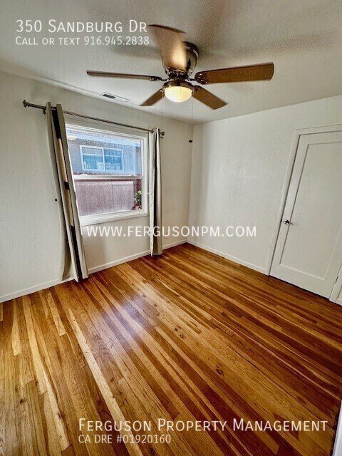 Building Photo - 350 Sandburg Dr