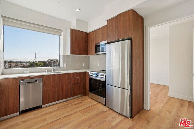 Building Photo - 10431 Santa Monica Blvd