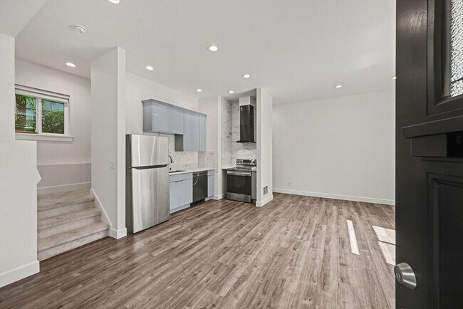 Building Photo - 5426 31st Ave S
