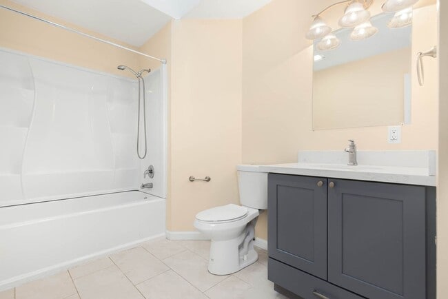 Building Photo - 16725 10th Ave NE