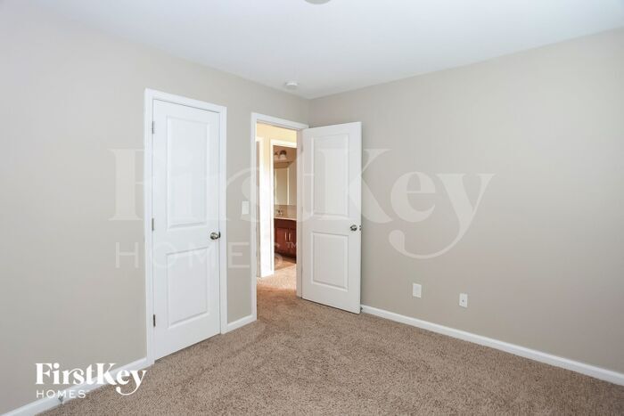 Building Photo - 132 Renville Pl