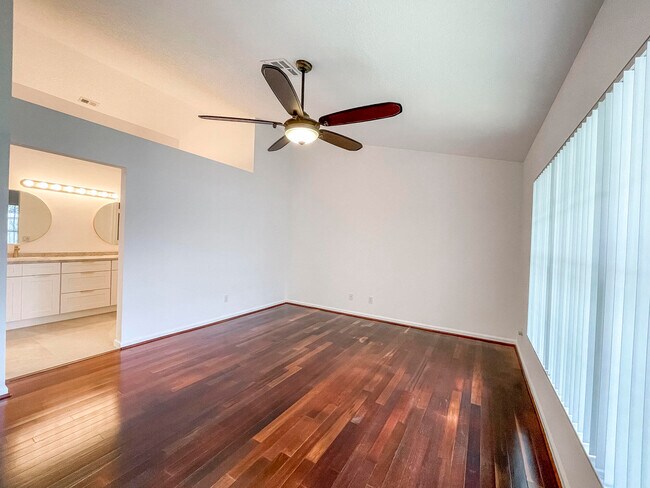 Building Photo - 252 Moccasin Trail W