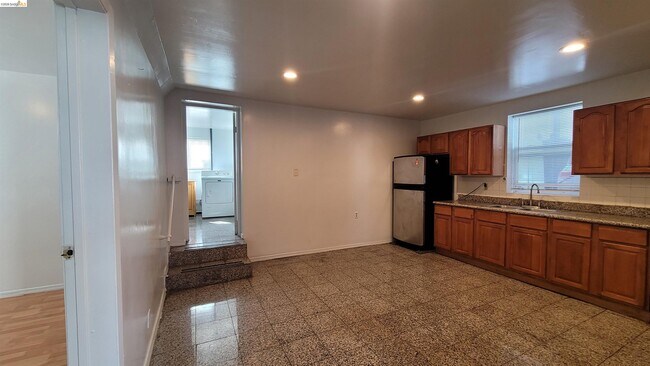 Building Photo - 540 Palace Ct