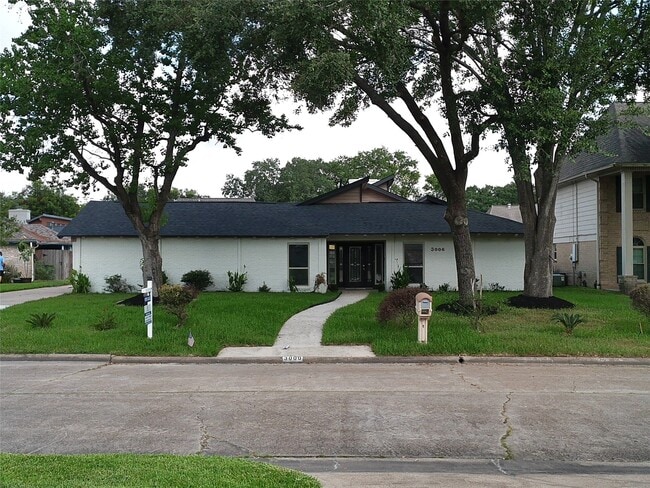 Building Photo - 3006 Golden Hills Ln