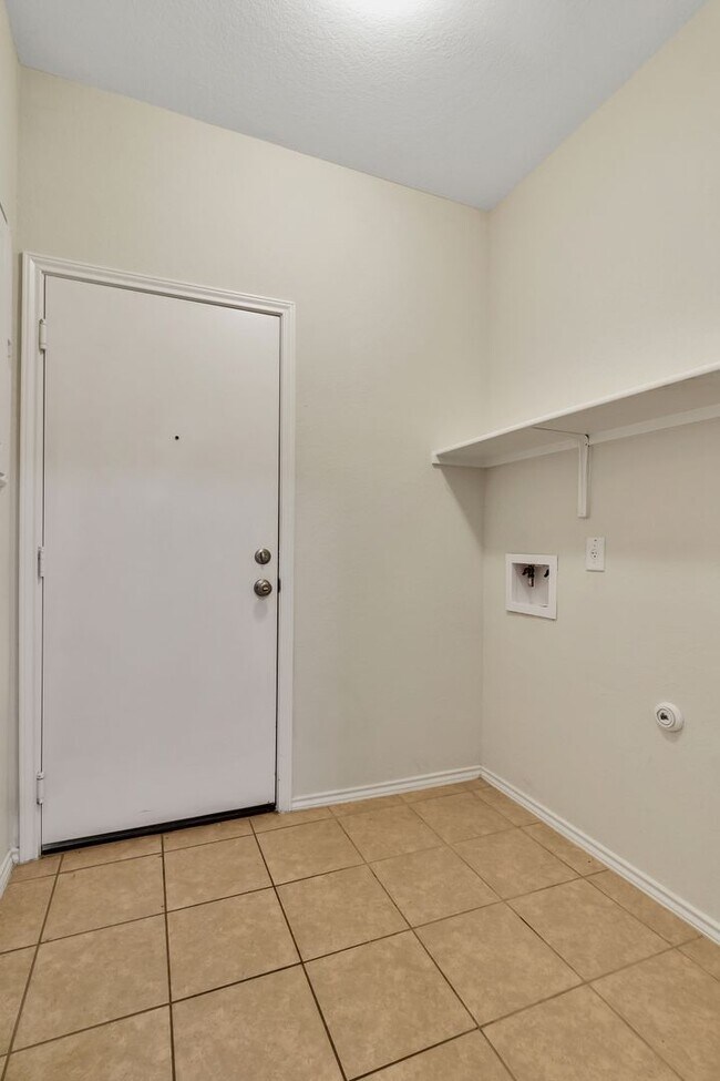 Building Photo - 5216 Cressler Ln