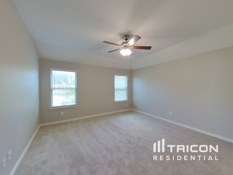 Building Photo - 745 Jamestown Ln