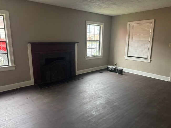 Building Photo - 2027 36th Ave N