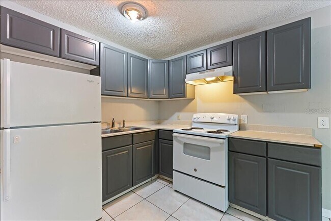 Building Photo - 6345 Newtown Cir