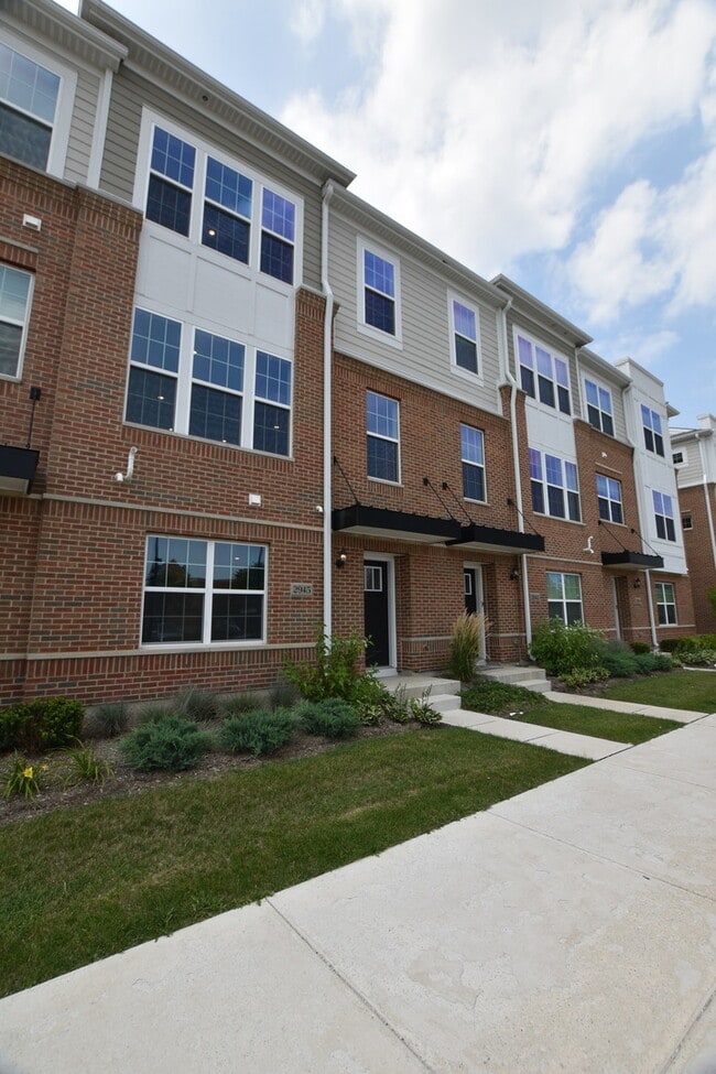 Building Photo - 2945 Showplace Dr